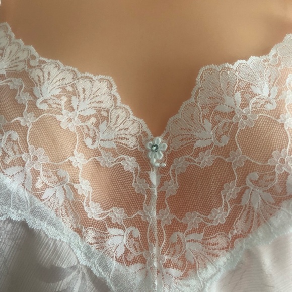 Size Small Sweet silky Cami​ - Picture 3 of 8